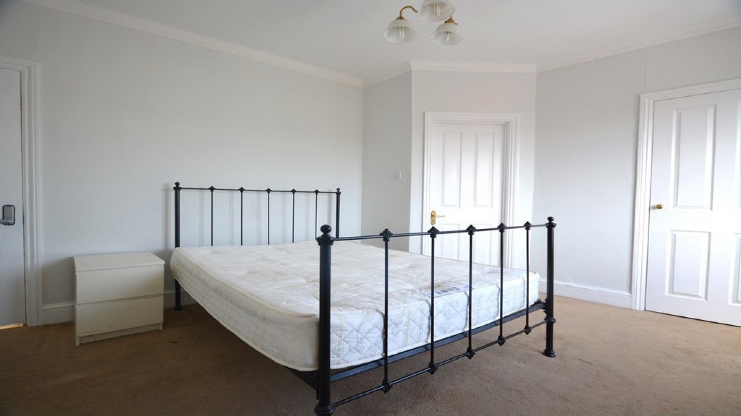 Room Windsor Road in Greater London