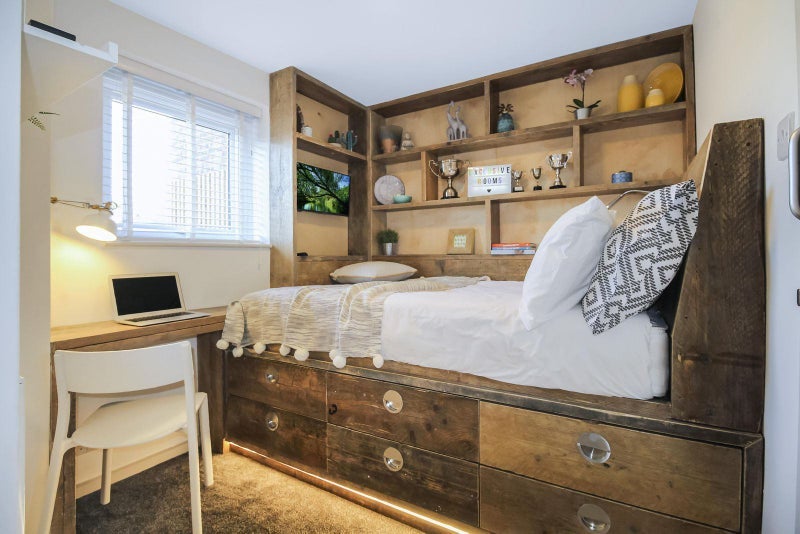 Room Caburn Heights in Crawley