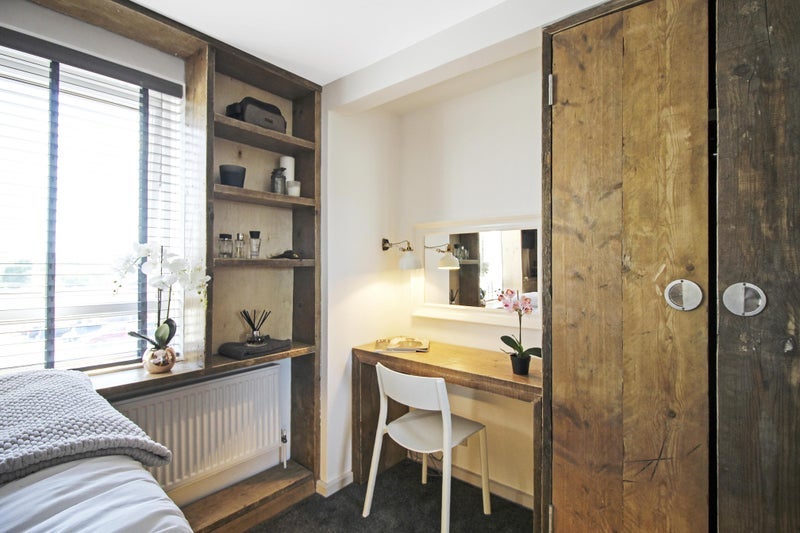 Room Caburn Heights in Crawley