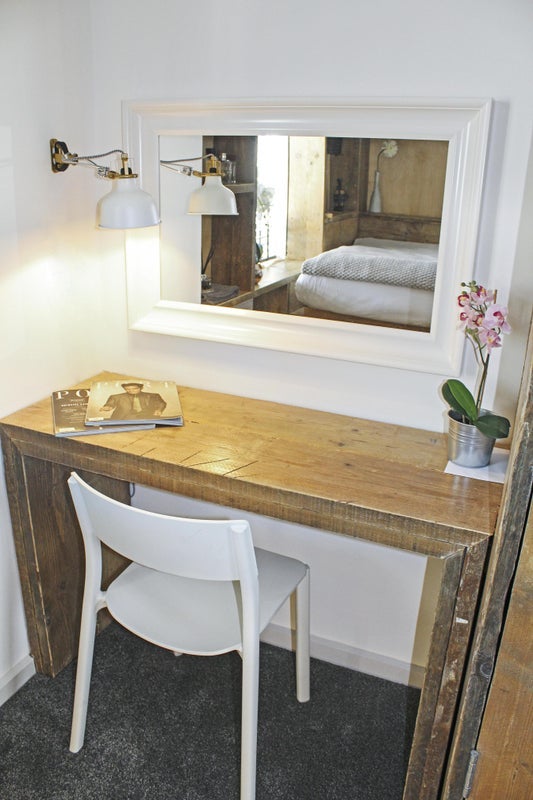 Room Caburn Heights in Crawley