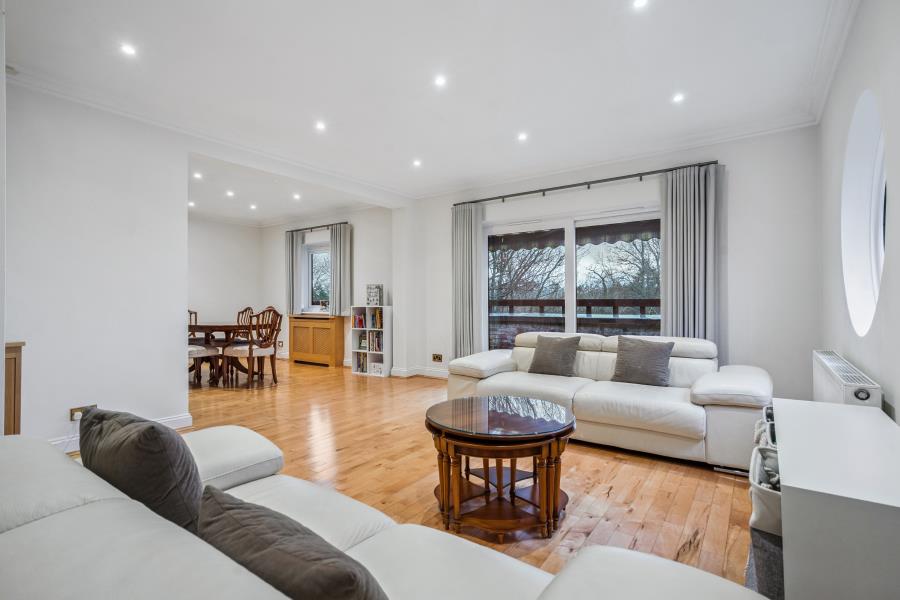 Flat Arundel Drive in Fareham