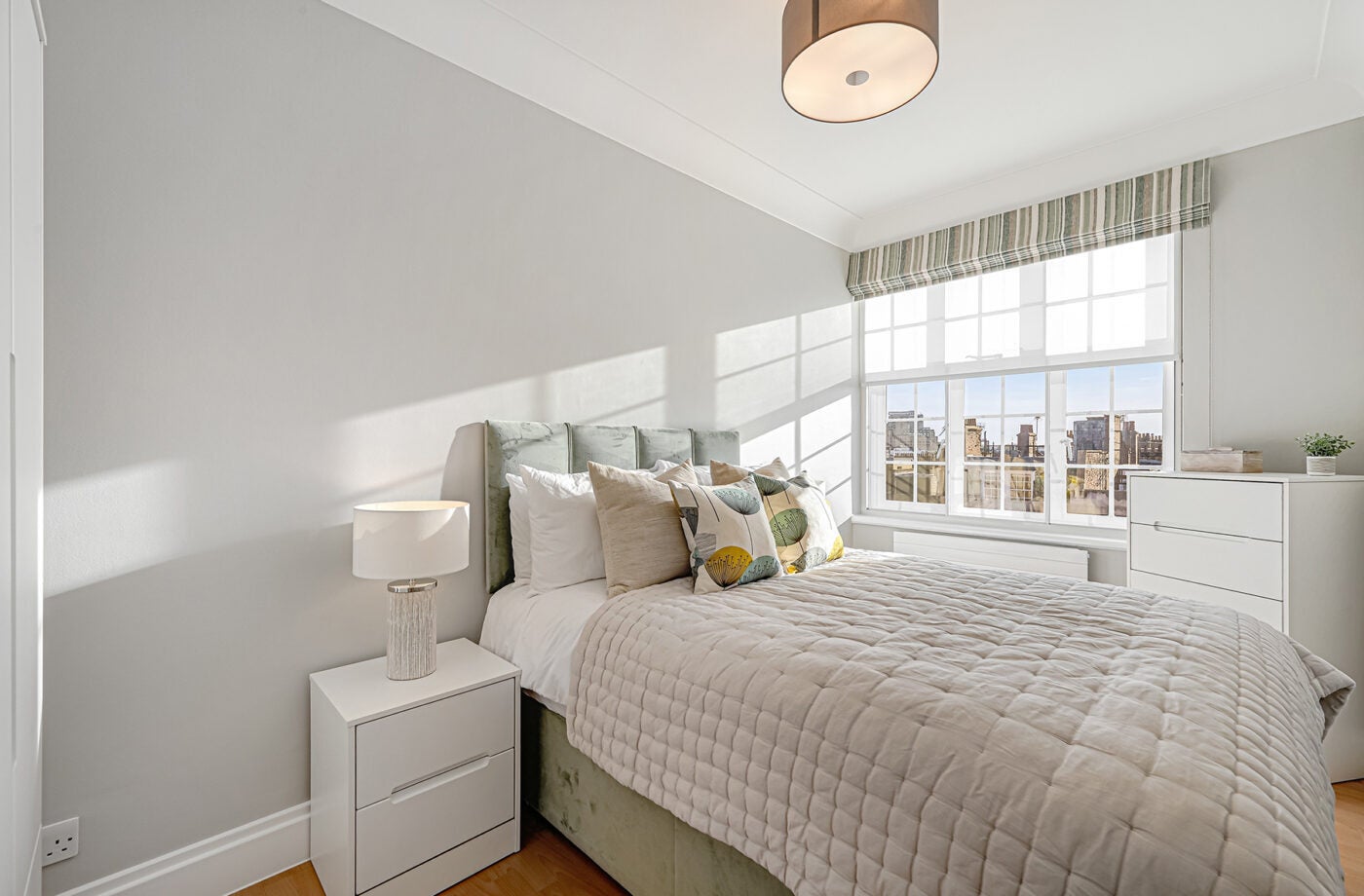 Flat Phillimore Walk in Greater London