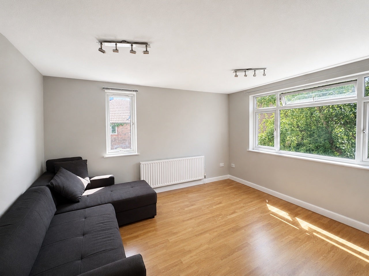 Flat Saffron Close in Greater London