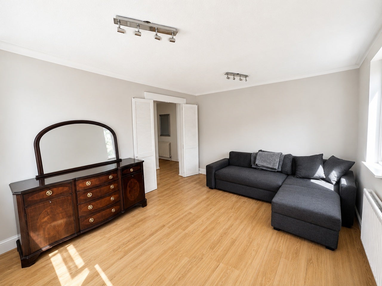 Flat Saffron Close in Greater London