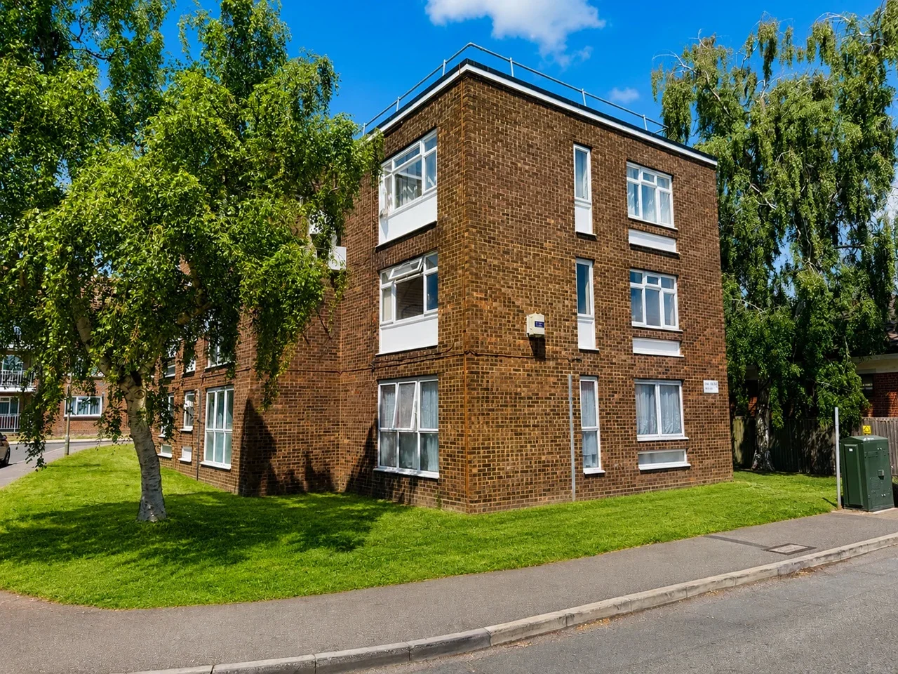 Flat Saffron Close in Greater London