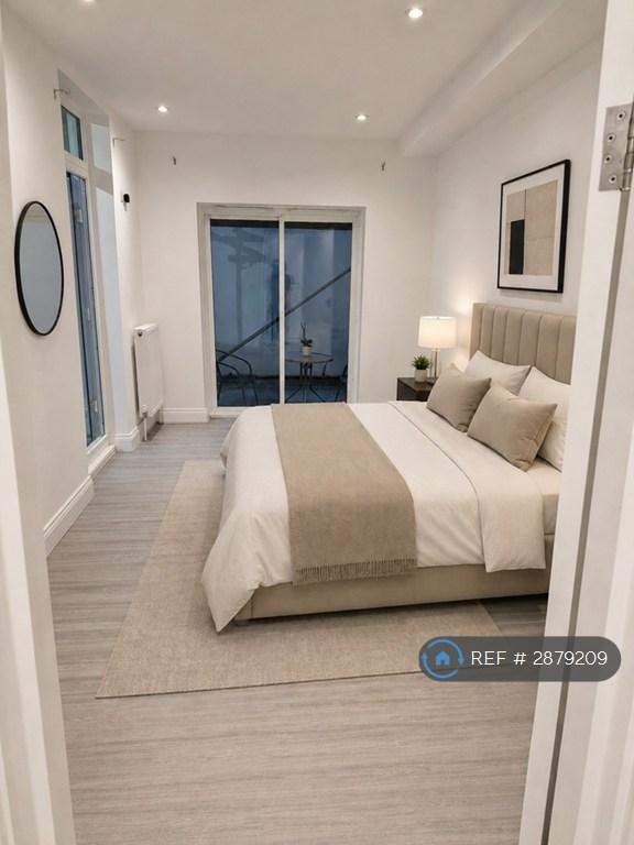 Flat Warwick Road in Greater London