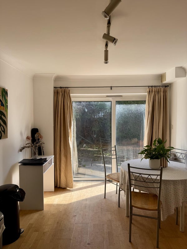 Room Rochelle Close in Greater London