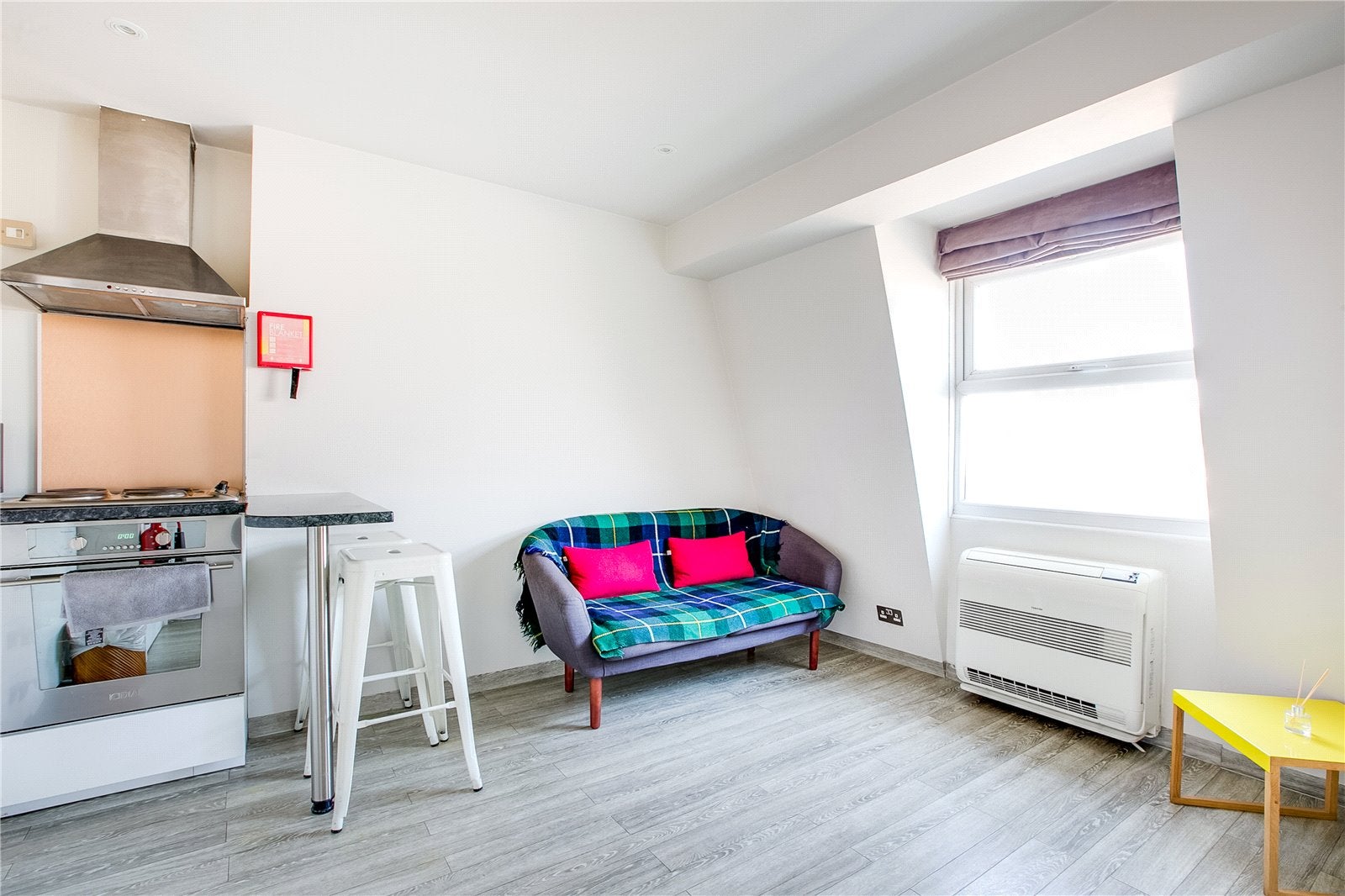 Flat Warwick Road in Greater London