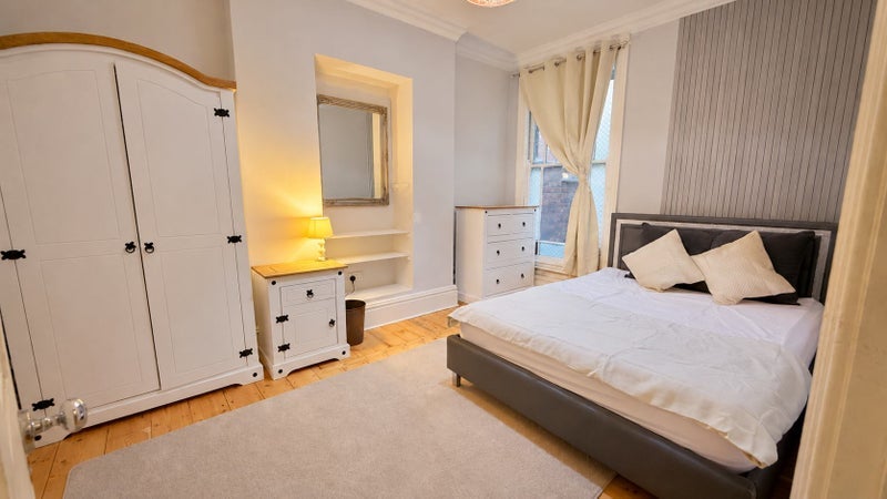 Room Daneshill Road in Leicester
