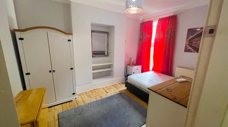 Room Daneshill Road in Leicester