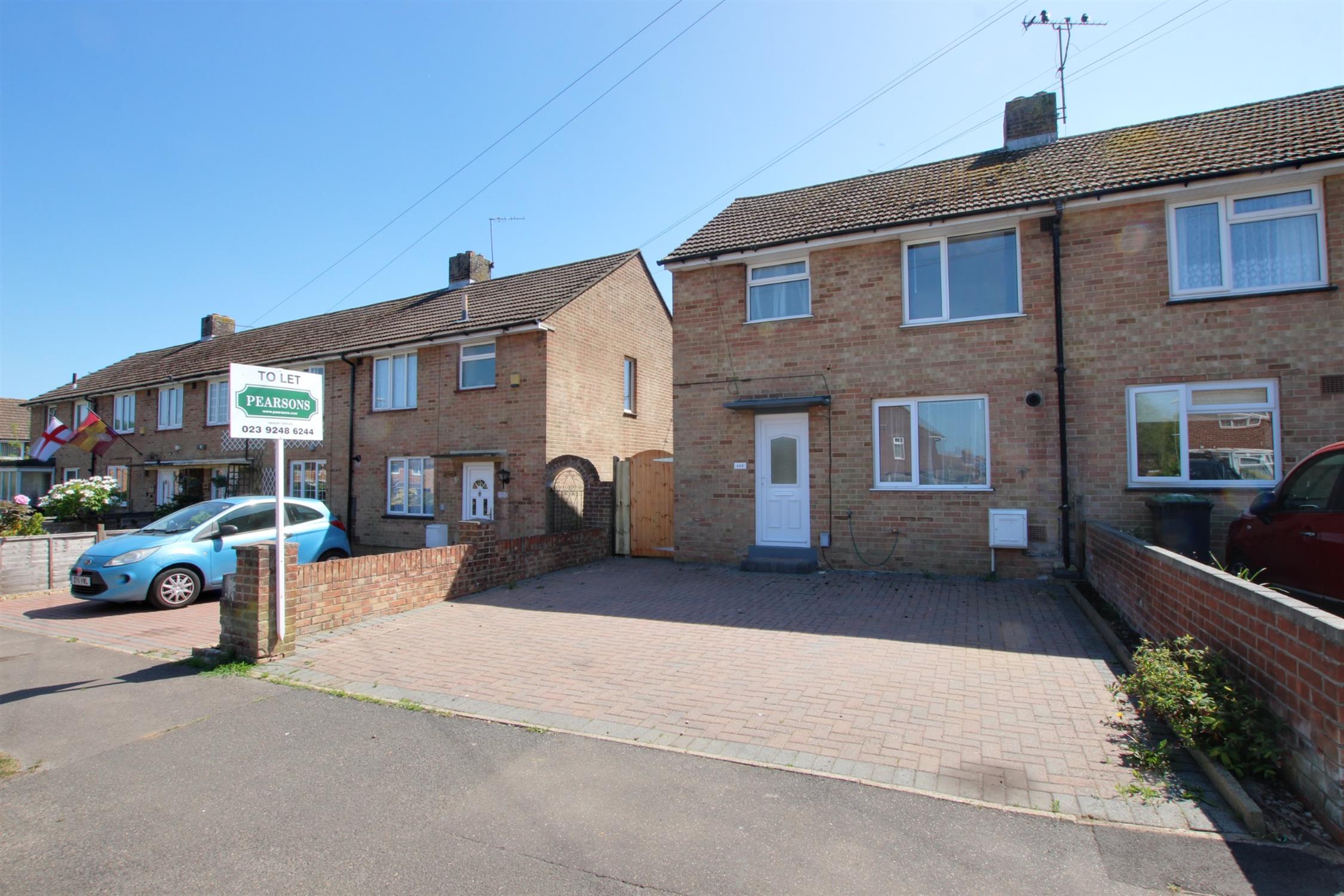 House Middle Park Way in Havant