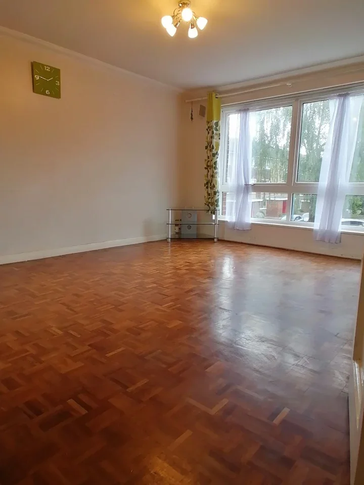 Flat Upton Dene in Greater London