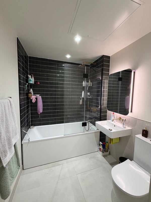 Room Royal Crest Avenue in Greater London