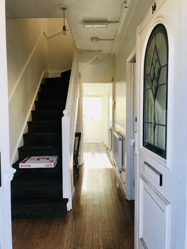 Room Galsworthy Avenue in Greater London