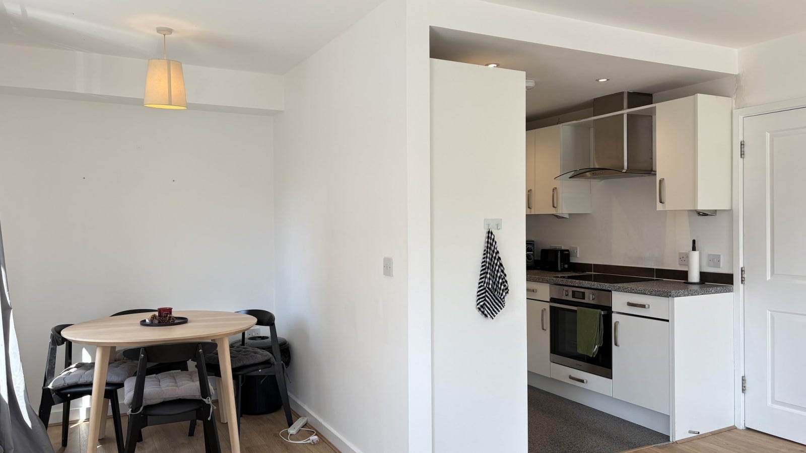 Flat Pelling Street in Greater London