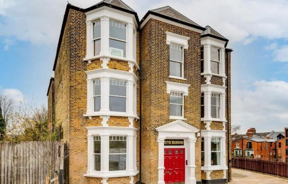Flat Gondar Gardens in Greater London