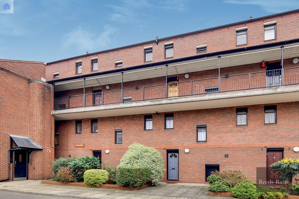 Flat Cooper Close in Greater London