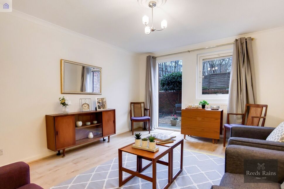 Flat Cooper Close in Greater London