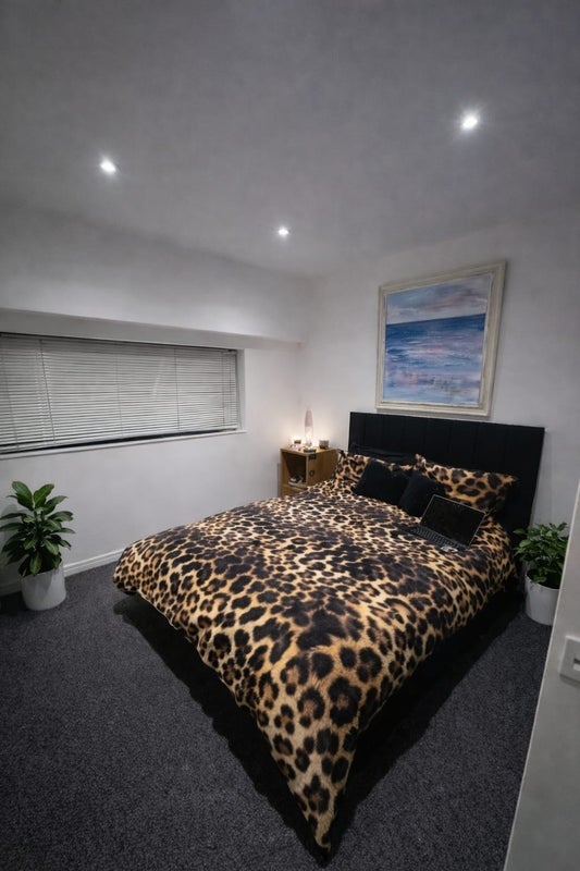Room Skypark Road in Bristol