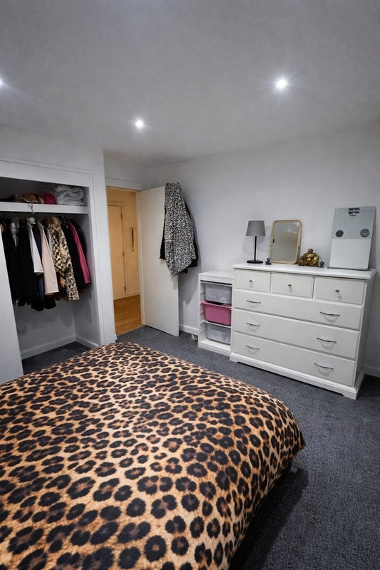 Room Skypark Road in Bristol