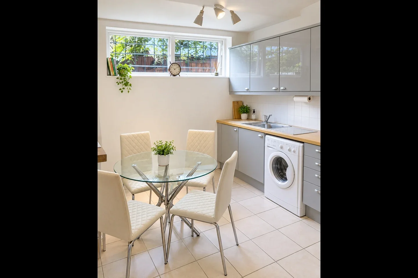 Flat Beaumont Road in Greater London