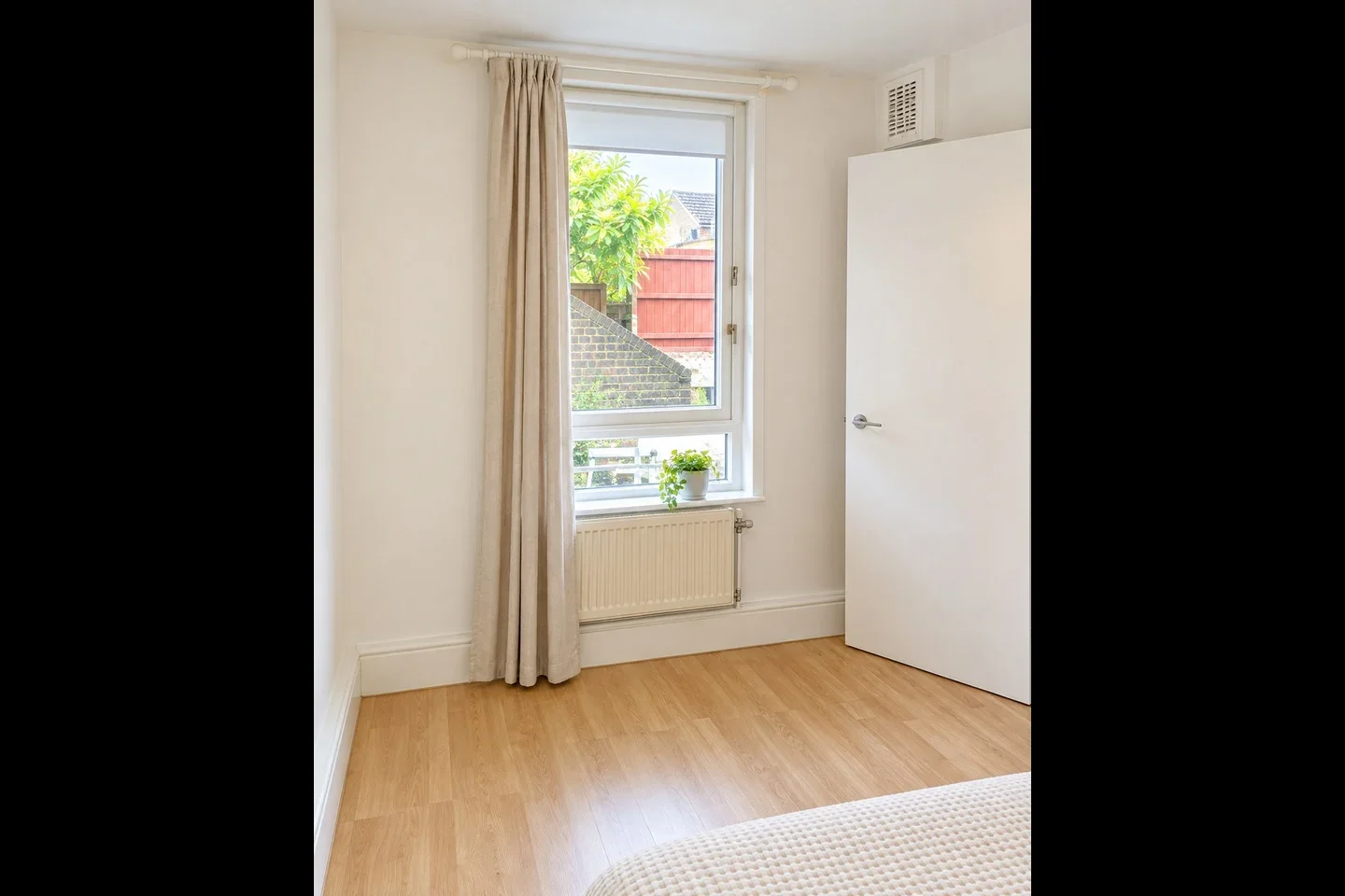 Flat Beaumont Road in Greater London