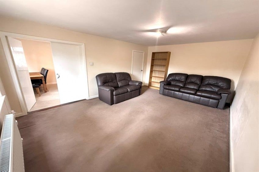 Flat Rookfield Court in Trafford