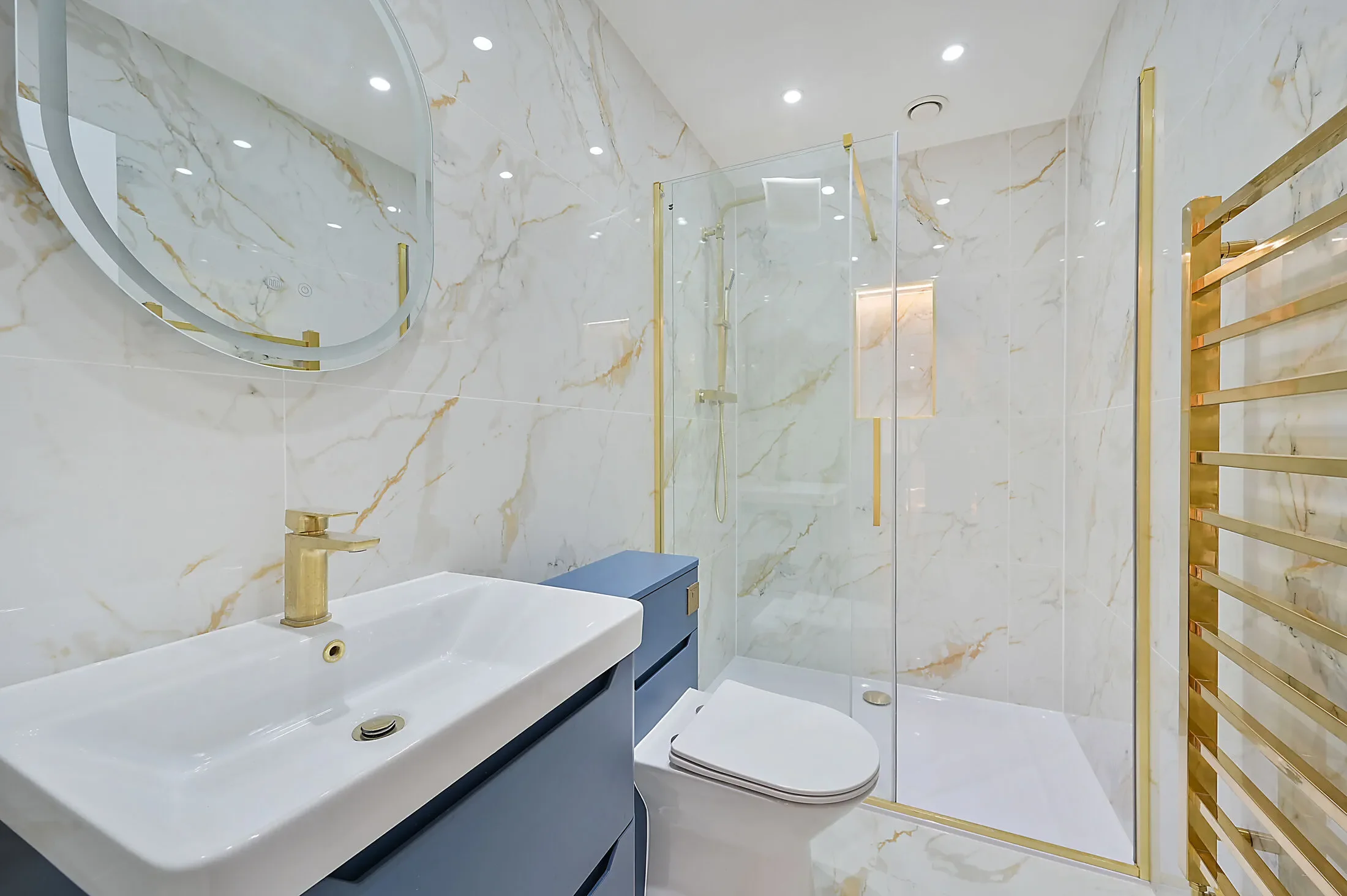 Flat Cobham Road in Greater London