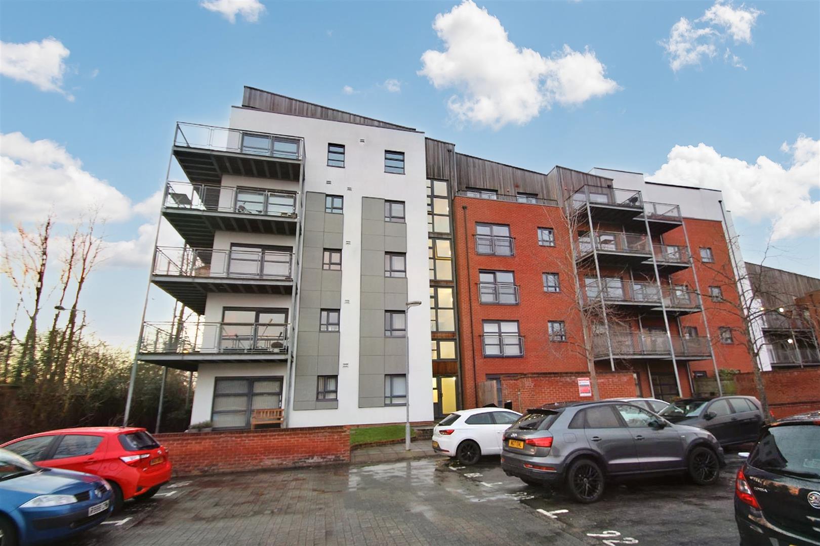 Flat Montmano Drive in Manchester