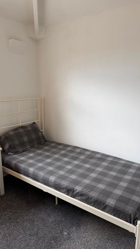 Room Buerton Avenue in Manchester