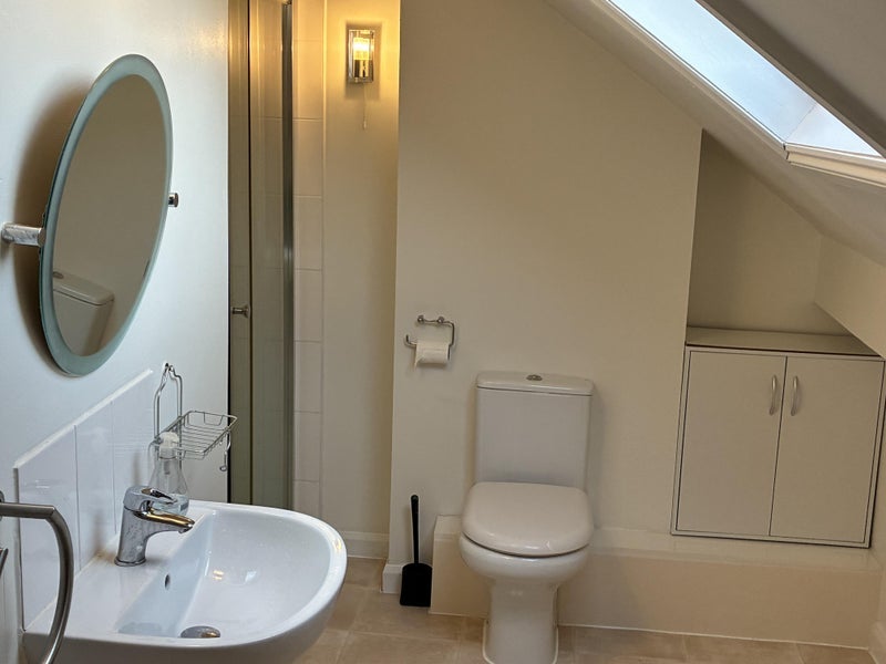 Room Queenswood Road in Birmingham