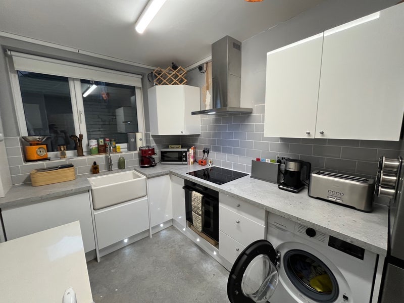 Room Lang Street in Greater London