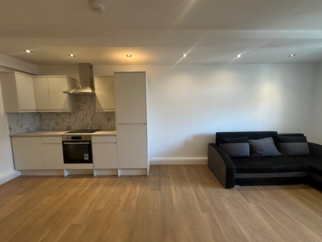 Flat Whymark Avenue in Greater London