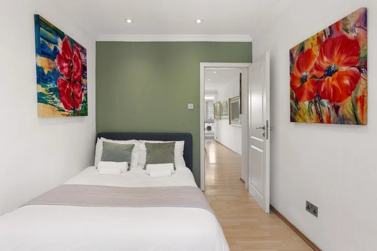 Flat Moorhouse Road in City of Westminster