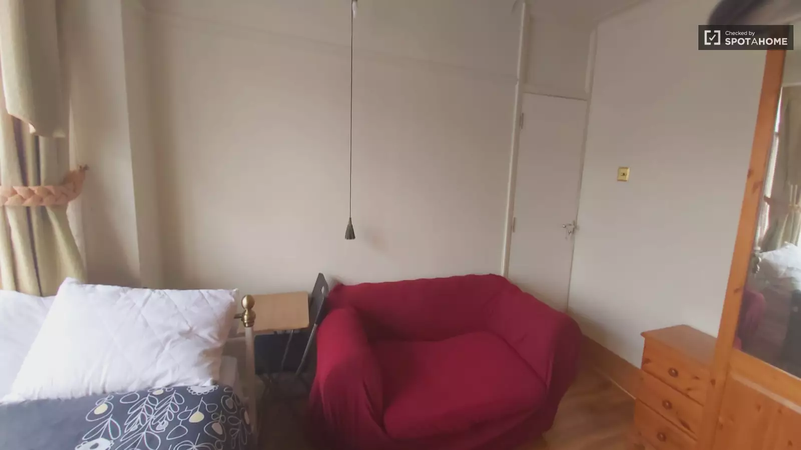 Flat Chadville Gardens in Greater London
