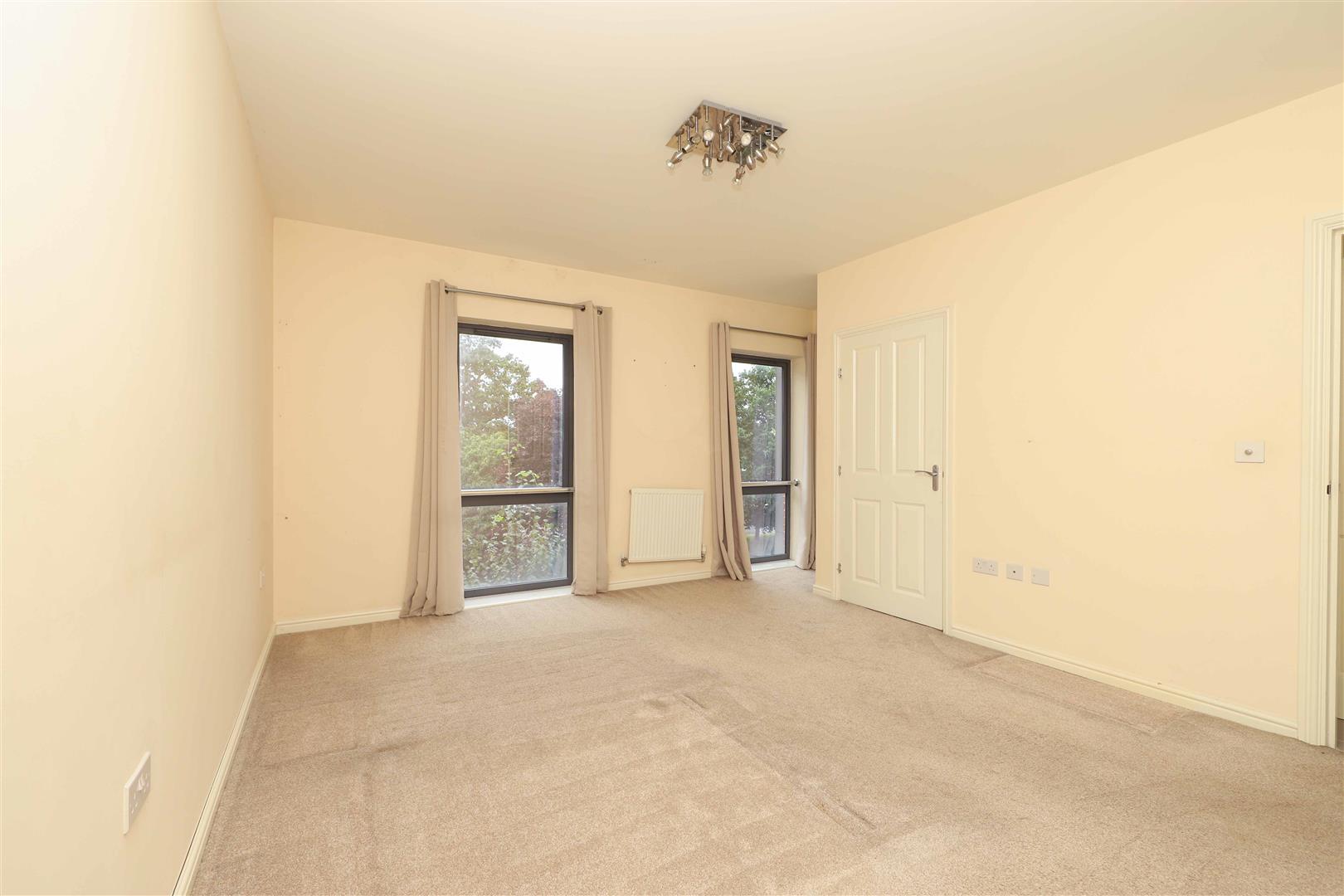 Flat Brand Avenue in Greater London