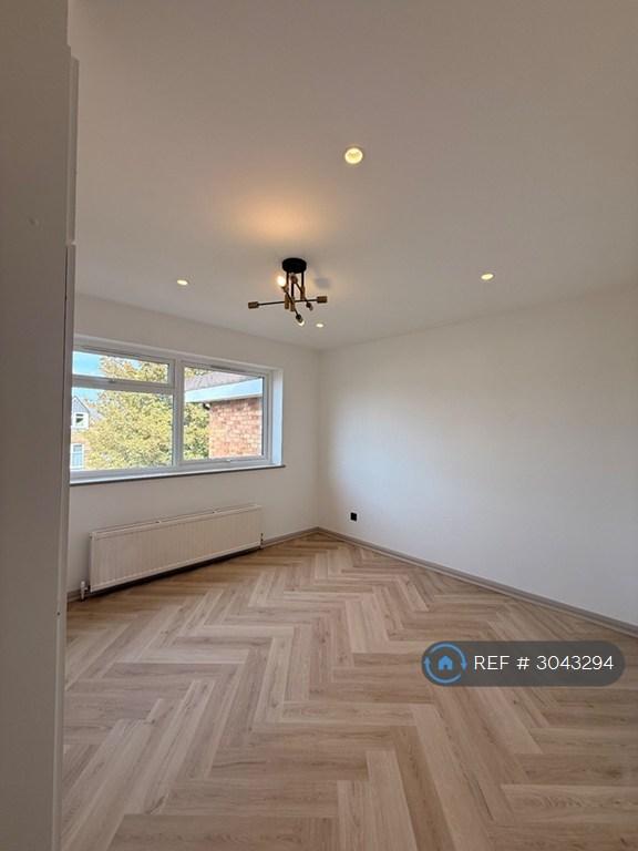 Flat Athenaeum Road in Greater London