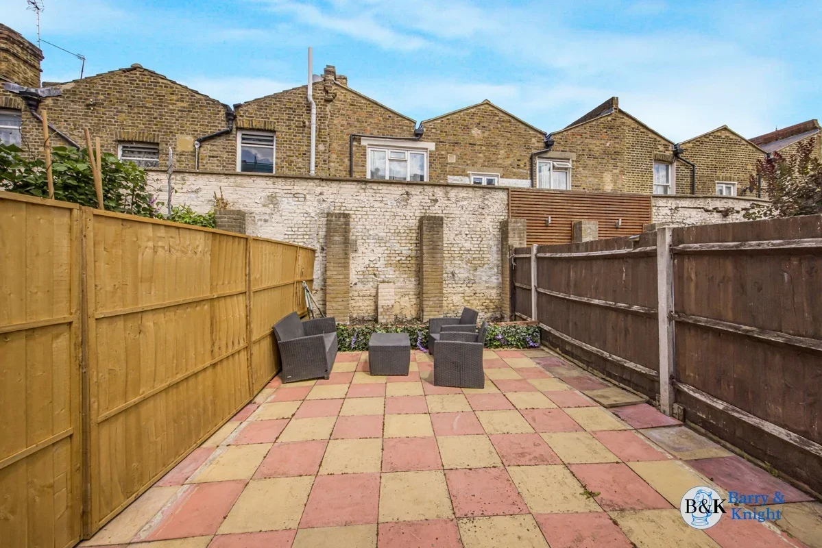 House Sarum Terrace in Greater London
