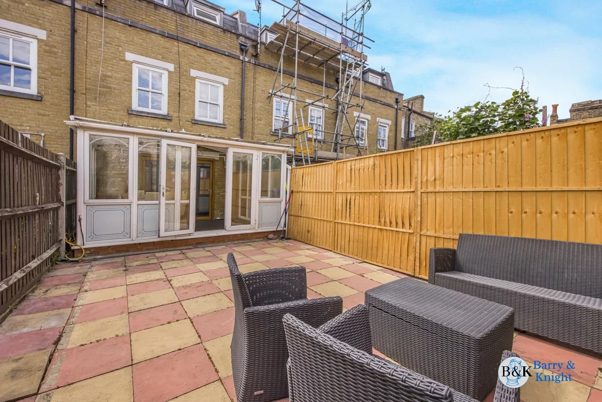 House Sarum Terrace in Greater London