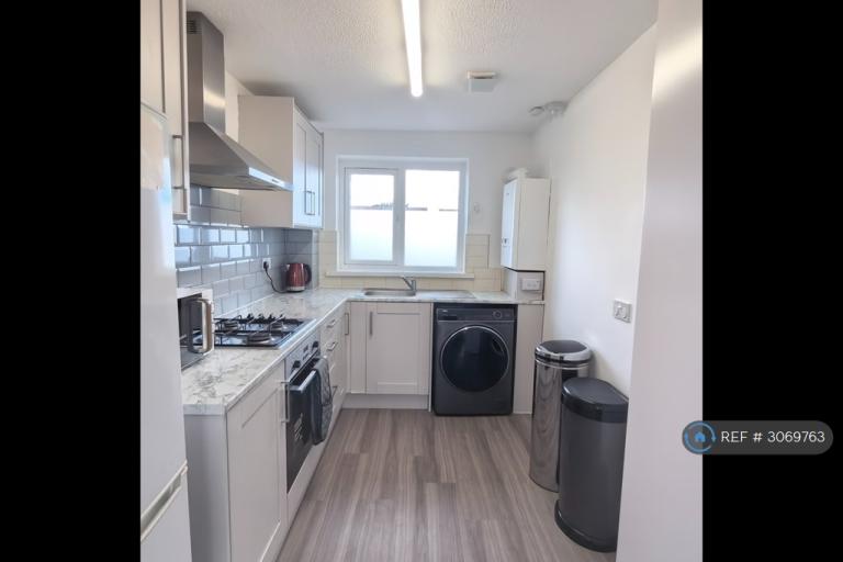 Flat Fairwater Drive in Woodley