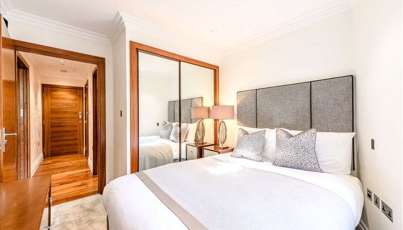 Flat Kensington Gardens Square in City of Westminster