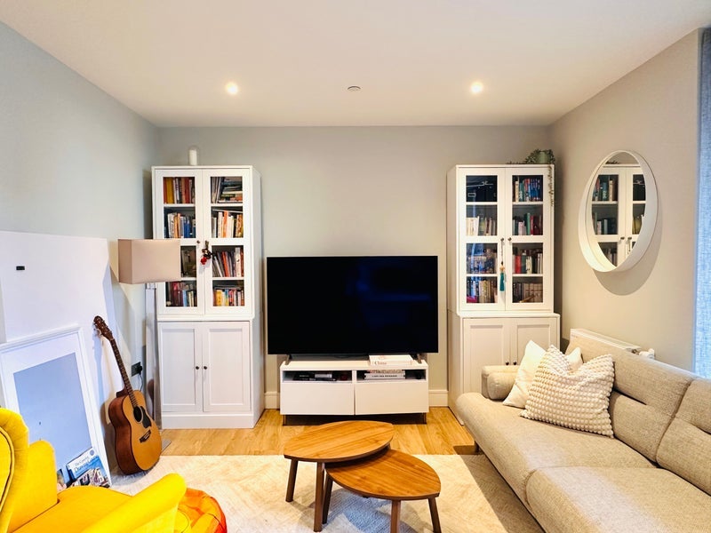Room Plough Lane in Greater London