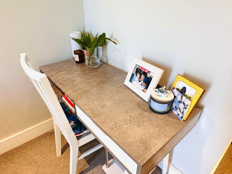 Room Plough Lane in Greater London