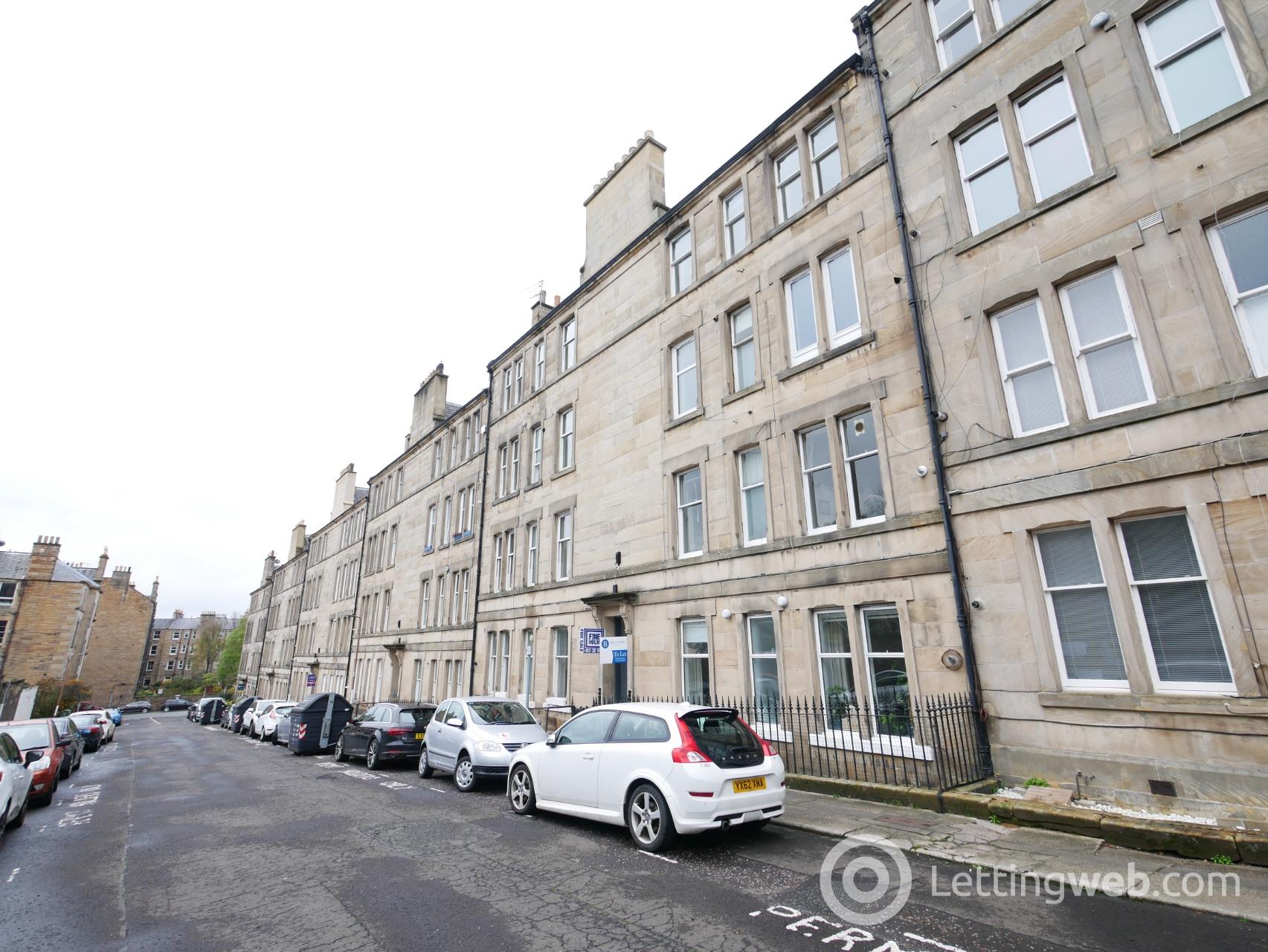 Flat Comely Bank Row in City of Edinburgh