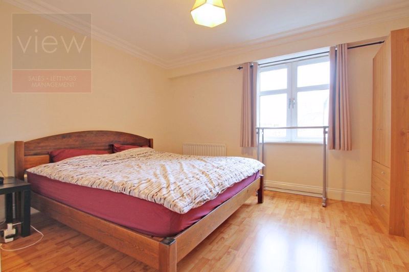Flat Avon Place in Greater London