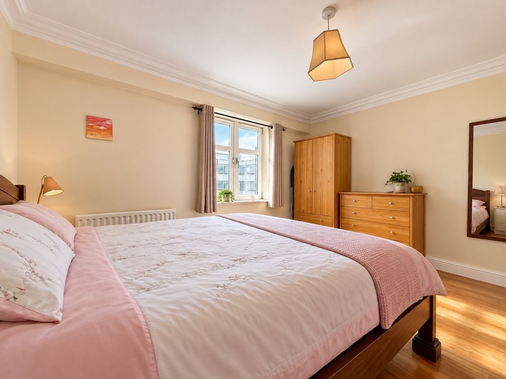 Flat Avon Place in Greater London
