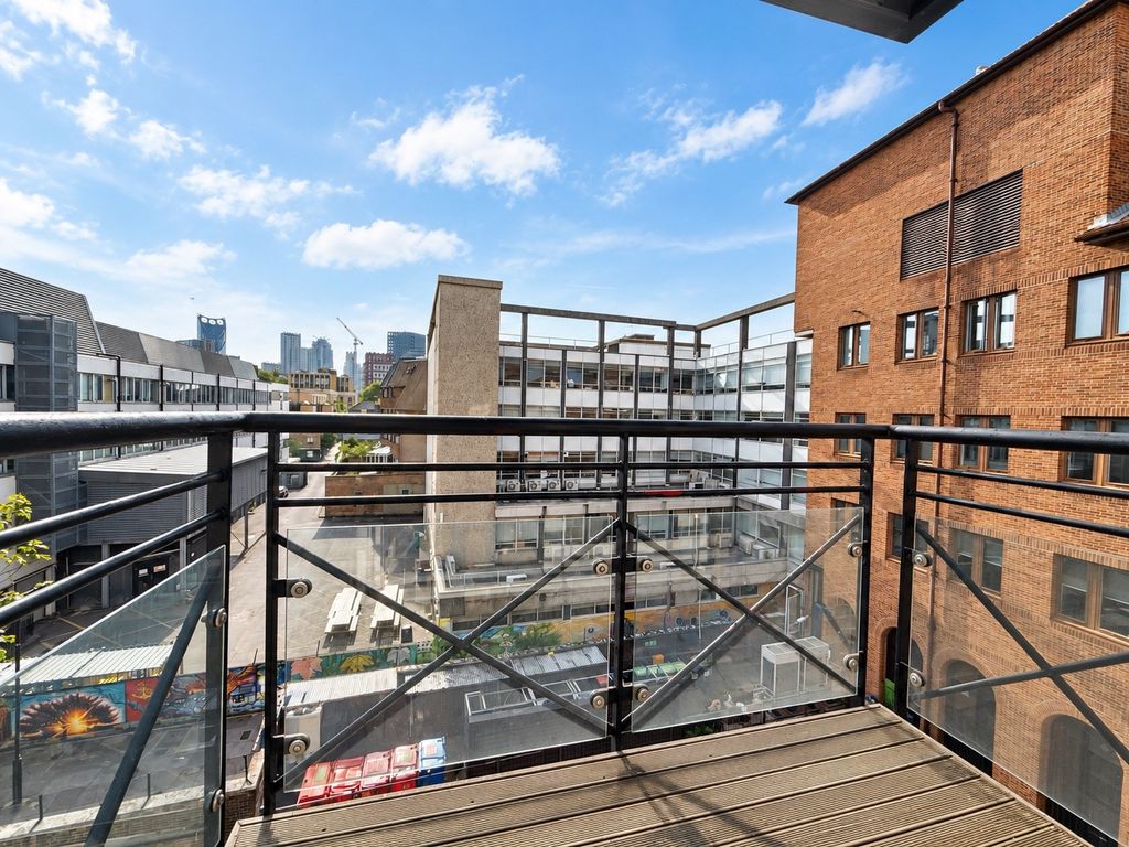 Flat Avon Place in Greater London