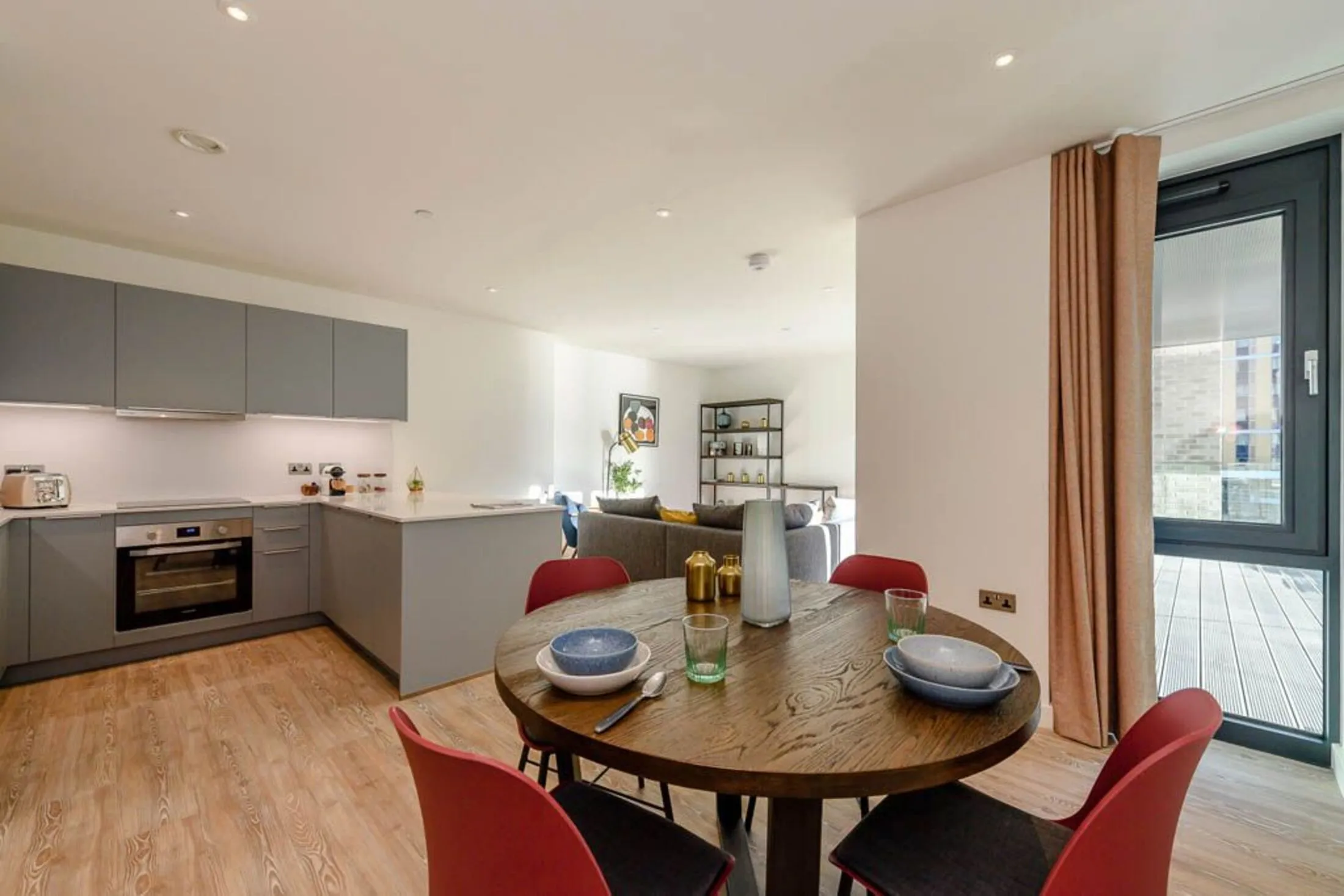 Flat Exhibition Way in Greater London