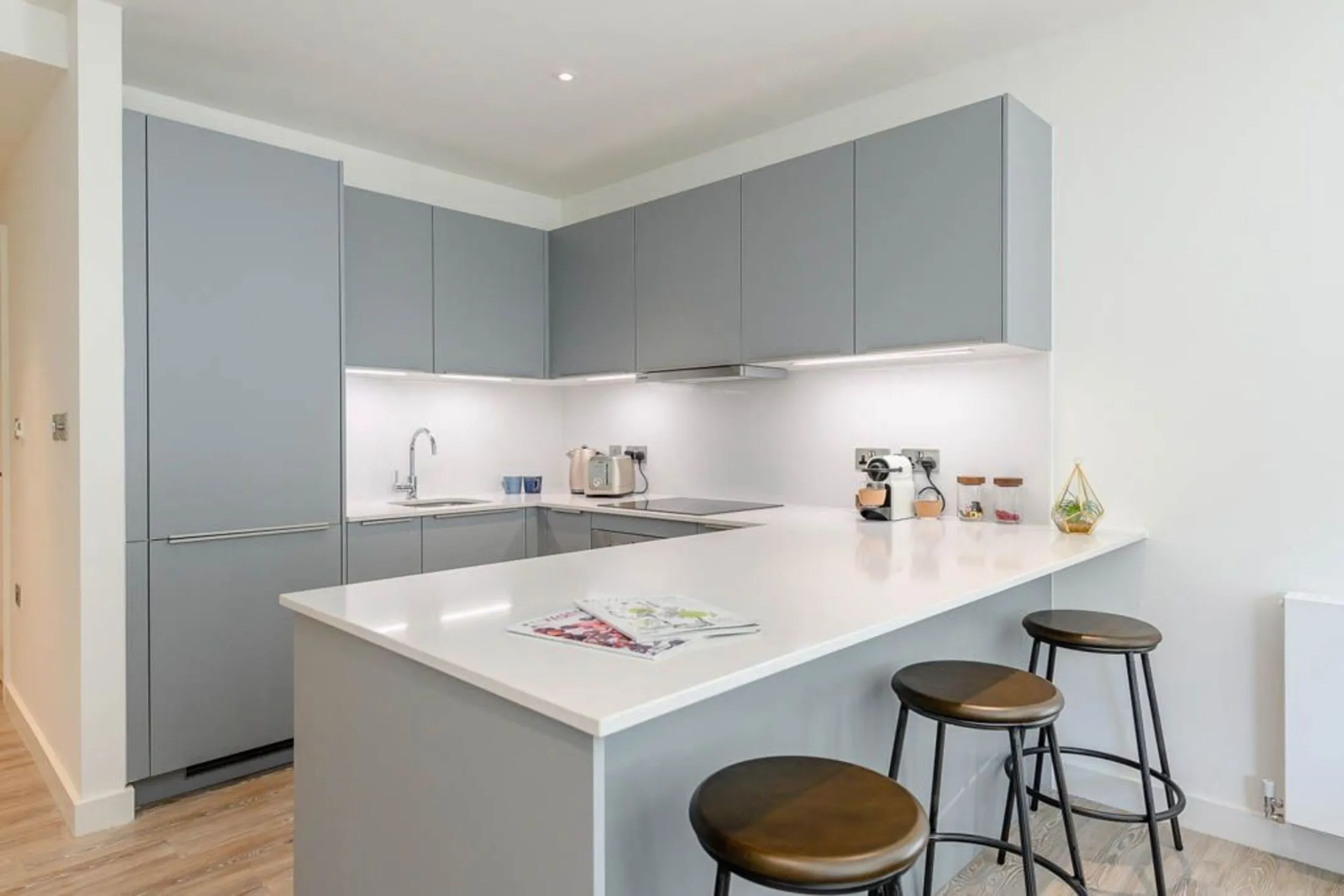 Flat Exhibition Way in Greater London
