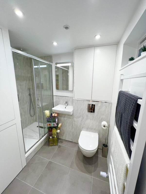 Flat Whitchurch Road in Greater London